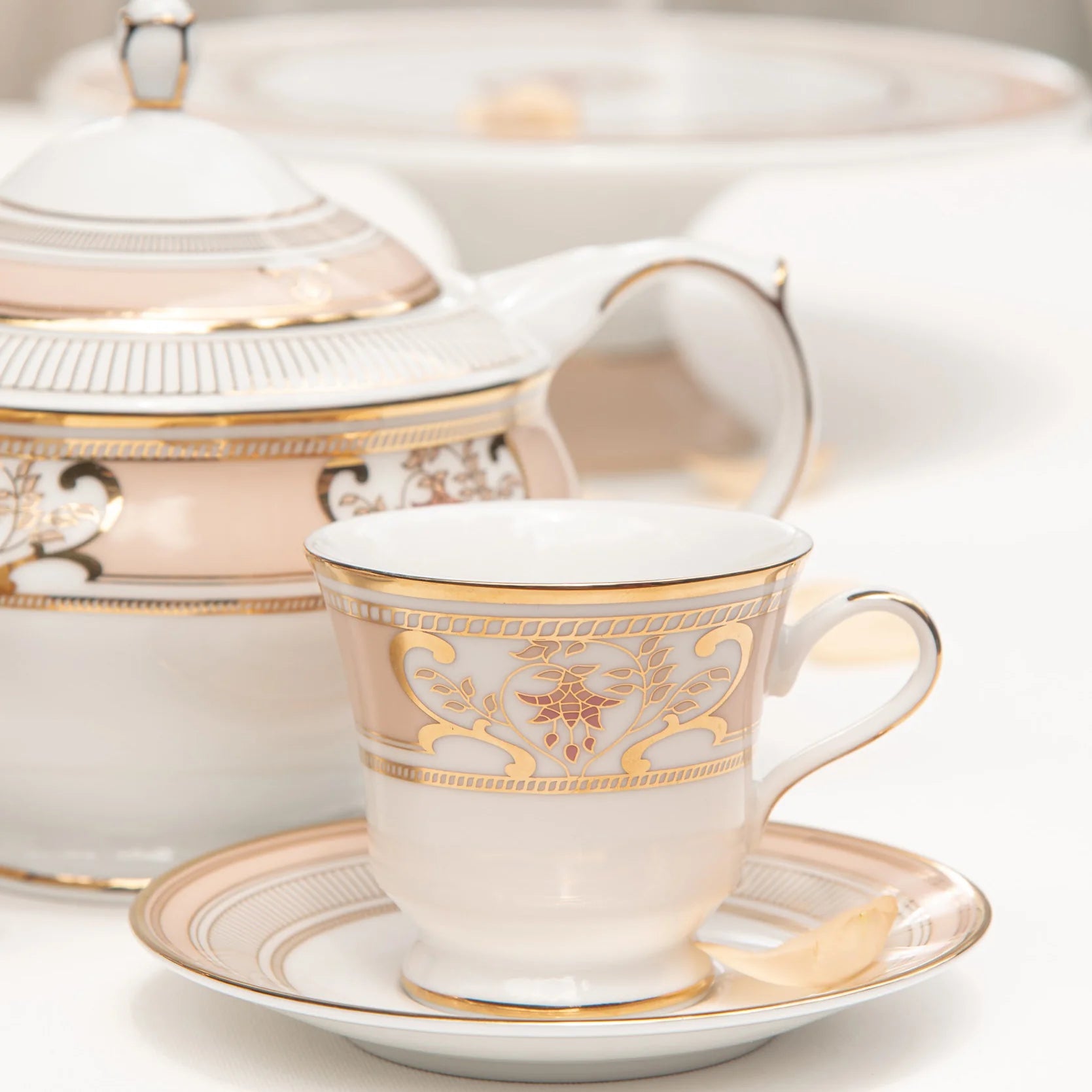 Blush of Fuchsia Tea Set (15-Piece)